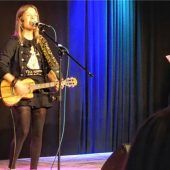 Niederbayerisches Energiebündel im Teenie-Outfit