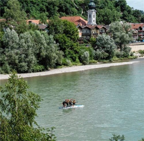 Auf Flusswanderung gemütlich die Alz hinunterschippern.