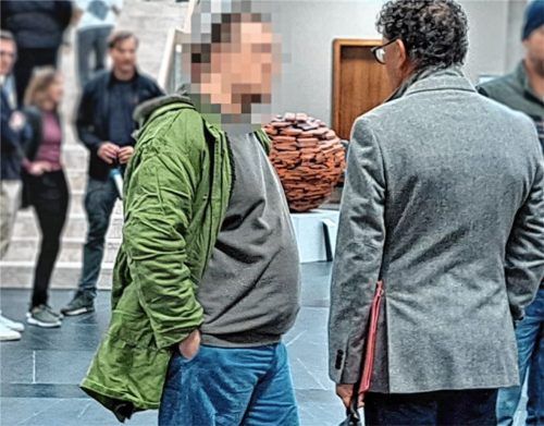 Aufschlussreich: Ein Mithäftling (links), mit seinem Rechtsanwalt Michael Vogel, sagte Belastendes gegen den Angeklagten Sebastian T. aus. Foto  Weiser