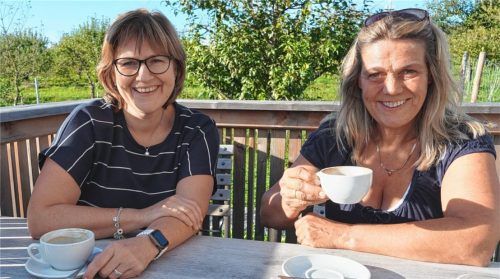 Bayernweit wohl einmalig: Die Schwestern Marianne Loferer (links) und Barbara Stein treten als Direktkandidatinnen für den Bezirkstag im selben Stimmkreis gegeneinander an. Foto Sylvia Hampel