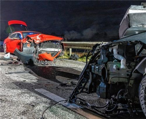 Bei dem Unfall entstand ein Sachschaden von insgesamt rund 40000 Euro.Foto Lamminger