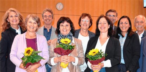 Bei der Versammlung trafen sich (von links) Claudia Georgii, Veronika Wörndl, Vorsitzender Harald Neu, Gabi Futscher, Dritte Bürgermeisterin Gabriele Leicht, Heidi Laupheimer, Hans Holzmeier, Dilek Mermer-Kollmuß, Josef Trost sowie Erich Schlarb (nicht auf dem Bild).Foto re