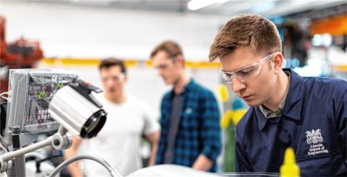 Berufe im Bereich „Chemie und Kunststoffherstellung“ werden gut bezahlt. Foto pixabay
