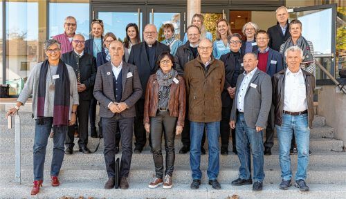 Dankbar für die vielen Begegnungen: Erzbischof Kardinal Reinhard Marx und Generalvikar Christoph Klingan (Mitte, von links) sowie die weiteren Ansprechpartner beim „Zweiten Tag der Begegnung“ in Prien.Foto  Fotoagentur Kiderle