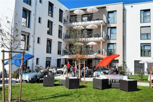 Das neue Seniorenzentrum im Kolbermoorer Conradtypark wurde feierlich seiner Bestimmung übergeben.