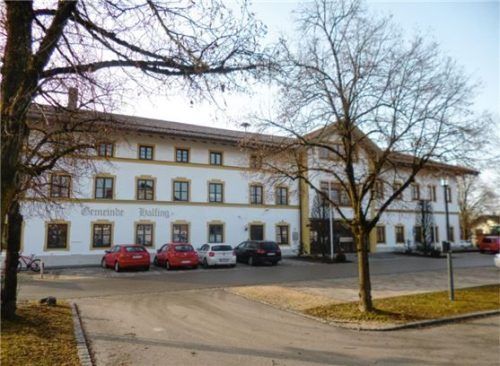 Das Rathaus der Gemeinde Halfing. Foto Kirchner