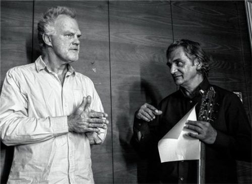 Der Bassist Anders Jormin (links) und der Gitarrist Ferenc Snétberger arbeiten seit 2019 zusammen. Foto Valuska