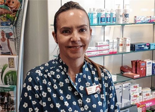 Der Frust über die Lieferengpässe steigt in Apotheken. So auch bei Annette Reindl, Leiterin der Christ-König-Apotheke und der Apotheke im Bahnhof Rosenheim.Foto  Wildauer