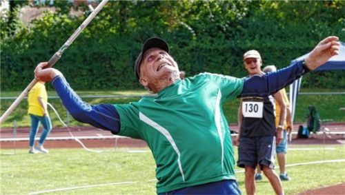 Der gebürtige Wasserburger Ulrich Richter wurde Bayern-Meister im Wurffünfkampf der Senioren M85.Foto Stuffer