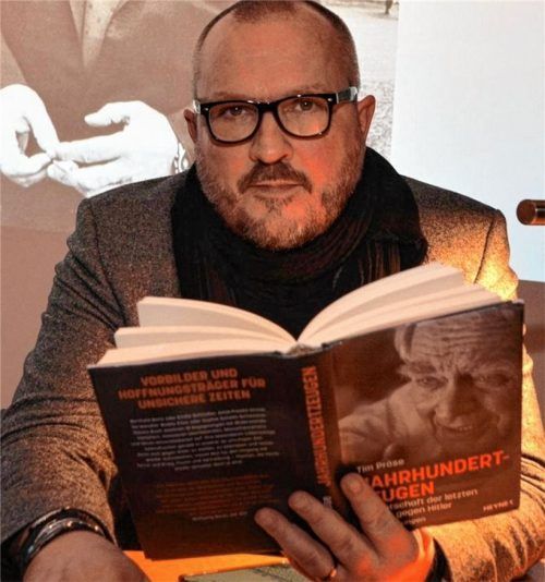 Der Journalist und Buchautor Tim Pröse spricht in Bad Aibling über sein Buch und Oskar Schindler. Foto re