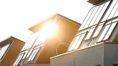 Der Solarausbau auf deutschen Großstadtdächern macht Fortschritte. Foto IMAGO/wolterfoto