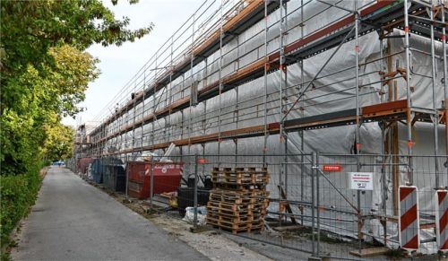 Die Arbeiten am Neubau der FOS/BOS in Rosenheim sind in vollem Gange. Zum Schuljahresbeginn 2024/25 soll er bezugsfertig sein. Foto Schlecker