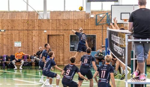 Die ersten Testspiele sind absolviert: Beim Landespokal in der Region Südbayern Ost scheiterten die Mühldorfer (im Angriff Thomas Brandstetter) nur knapp gegen das Zweitliga-Team des TSV Grafing.Foto Fabian Bartsch