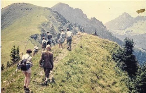 Die Gratwanderung von der Hochries zum Karkopf im Jahr 1959 – damals noch ohne Bäume. Foto Micheler