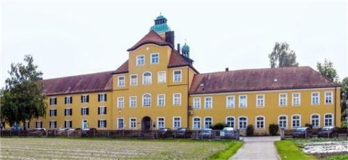 Die Stiftung Ecksberg bietet Arbeitsplätze im sozialen, technischen, kaufmännischen, landwirtschaftlichen und pflegerischen Bereich.