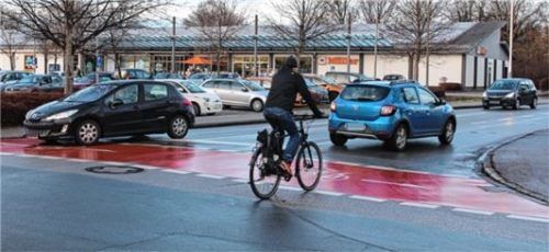 Die Verkehrssituation an der Aiblinger Kreuzung Ebersberger Straße/Grassingerstraße bleibt heiß diskutiert. Foto Hadersbeck