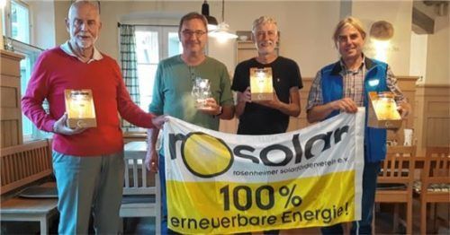 Die vier Gründungsmitglieder von rosolar: (von links) Hans-Jürgen Rudolph, Harald Tüchler, Diplom-Physiker Martin Winter und Josef Reisinger.Foto Hegstberger/Rosolar