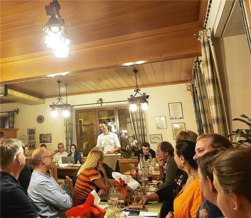 Die zweite Bürgerversammlung fand am Mittwoch im Gasthof „Alt-Fürstätt“ statt. Hier stellte sich Oberbürgermeister Andreas März den Fragen und Anliegen der Bürger. Foto Beuerlein