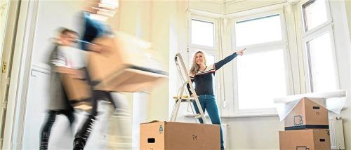 Ein größeres Büro: Durch einen Umzug können sich die Arbeitsbedingungen im Homeoffice deutlich verbessern. Foto Christin Klose/dpa