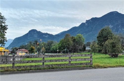 Ein Konzept für sechs neue Gebäude in Brannenburg, zwischen Sudelfeldstraße und Kufsteiner Straße, wurde in der jüngsten Ratssitzung vorgestellt.Foto Stuffer-Chunphetch