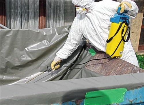 Eine kostenaufwendige Schadstoffentsorgung könnte in Zukunft viele modernisierungswillige Eigentümer betreffen. Foto Panthermedia/LianeM