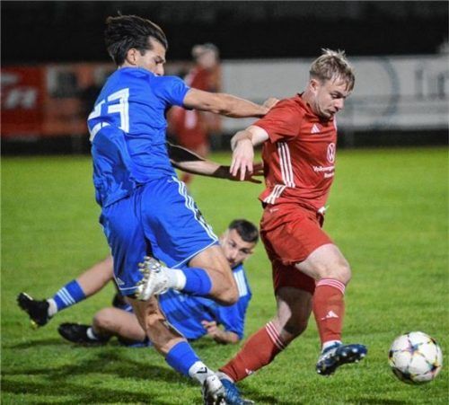 Gewohnt kampfstark im Mittelfeld der Sechziger: Lucas Gratt (am Ball).Foto Franz Ruprecht