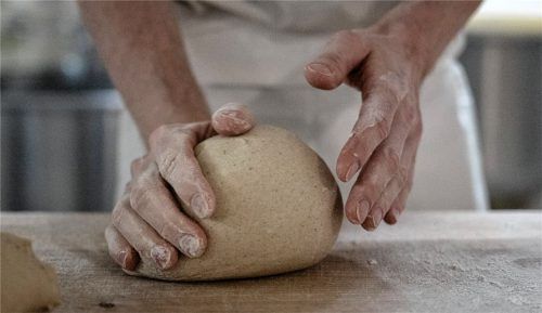 Grundsolides Handwerk: Beim Backen sind Fingerspitzengefühl und Intellekt gefragt. Foto dpa