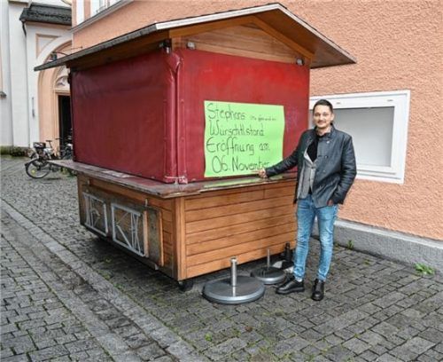 Hat viel vor: Stephan Michl übernimmt ab sofort den Würstlstand auf dem Max-Josefs-Platz. Foto Peter Schlecker