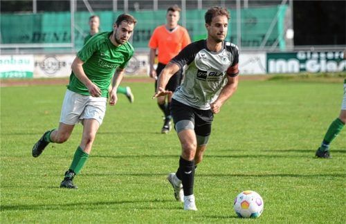 Holt der SV Schloßberg weitere wichtige Punkte im Abstiegskampf? Josef Hofmann (rechts) und Co. erwarten am Freitag Grünthal. Foto Franz Ruprecht