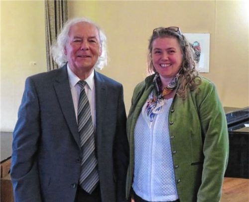 Im Pfarrsaal Josef Überacker und Christine Enghofer. Foto re