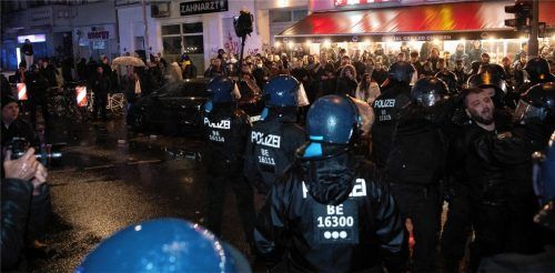 In Berlin-Neukölln gab es vergangenen Samstag eine spontane pro-palästinensische Kundgebung, bei der der Angriff der Hamas gefeiert wurde. dpa