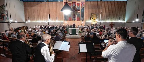 In der Kirche Wiederkunft Christi konnten die Zuhörer sich den stimmungsvollen Stücken der einzelnen Gruppen hingeben. Foto re