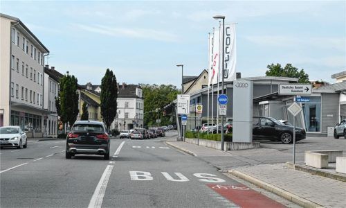 In der Rosenheimer Innstraße sollte eigentlich stadtauswärts ein Fahrradstreifen entstehen, nun gibt es jedoch andere Pläne. Foto Schlecker