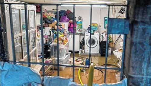 In Regionen mit häufigen Überschwemmungen ist eine Hausratversicherung ein wichtiger Schutz. Foto Nicolas Armer / dpa