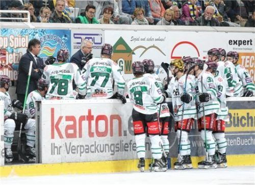 Jari Pasanen reagiert: Der Finne musste schon zu Beginn des zweiten Drittels eine Auszeit nehmen.Foto Thomas Heide