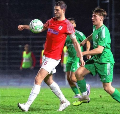Löwen-Kapitän Maxi Höhensteiger will seine Mannschaft gegen Schwaig zum Sieg führen. Foto Butzhammer