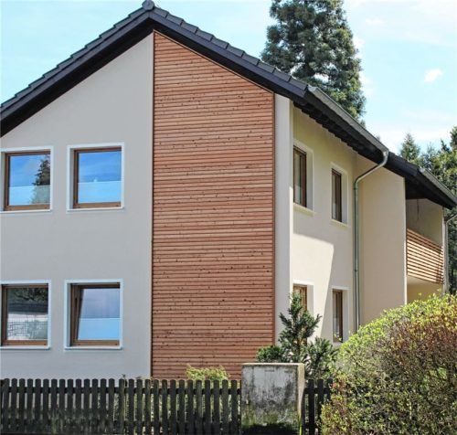 Natürlich mit Holz: Das Naturmaterial bietet fürs Bauen zahlreiche Vorteile. Foto DJD/Gesamtverband Deutscher Holzhandel/Kollaxo