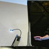 Ihre Seele ergießt sich in Sheva Tehovals Stimme