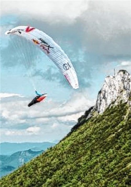 Seit 30 Jahren dürfen Gleitschirmflieger in der Region Rosenheim nur auf zugelassenen Plätzen starten. Foto Re