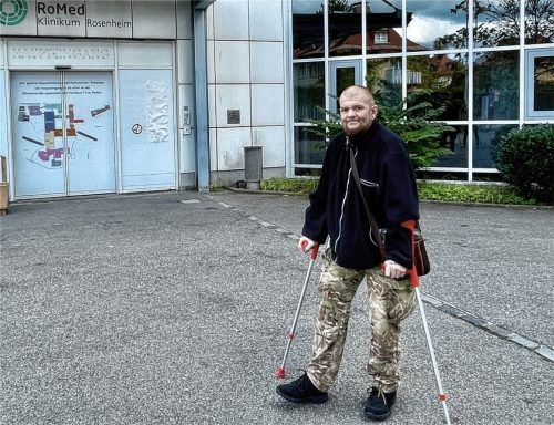 Stefan Leicht lag nach eine Unterschenkelamputation drei Monate in der Romed-Klinik Rosenheim. Als er entlassen wurde, hatte er kein Dach über dem Kopf. Foto Hinmüller