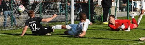 Traf in der 83. Minute zum 1:1: Reichertsheims Sebastian Pichlmeier (links). Foto Walter Semerad