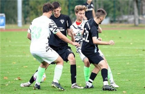 Umkämpfte Partie: Prien und der SBR schenkten keinen Ball her.Foto Christian Mühlhofer