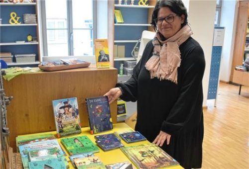 Ursula Dreischl leitet die Bücherei im Roten Schulhaus am Schloßberg. Sie hat viele Veranstaltungen während des Jubiläumsjahres mitorganisiert. Foto Blum