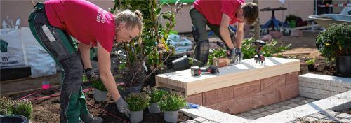 Vielfältige Aufgaben an der frischen Luft warten im Garten- und Landschaftsbau.Foto grünes Presseportal