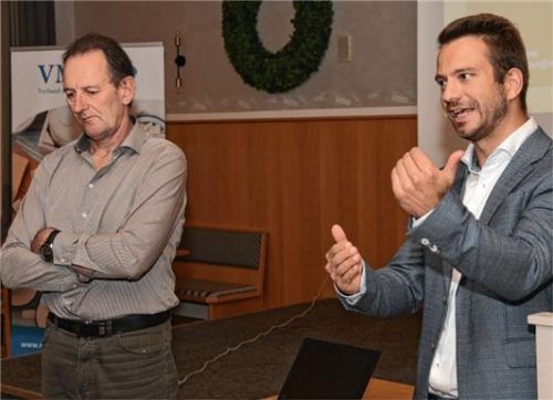 VMB-Vorsitzender Wolfgang Scholz (links) riet dazu, sich mit dem „schlimmsten Fall“ auseinanderzusetzen. Dem kam das Szenario von Carsten Hümmer von der Hochschule Weihenstephan-Triesdorf schon sehr nahe.Foto fund