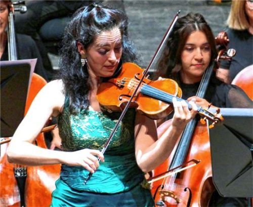 Voller Lebensfreude spielt Sophia Jaffé Beethovens Violinkonzert. Foto janka