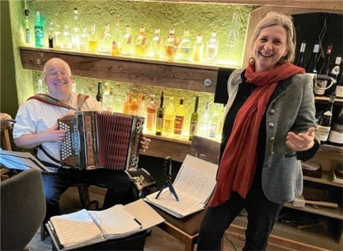 Wilma Pfeiffer und Andreas Sieber gestalten mit dem Geschichte(n)-Nachmittag das Saisonende im Bauernhausmuseum Amerang.Foto re