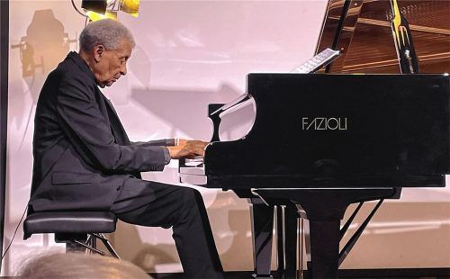 Wurde 89 Jahre alt: Abdullah Ibrahim bei seinem fast schon traditionellen Geburtstagskonzert.Foto kirchner