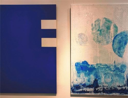 Zum Thema „hell“: Die freien Arbeiten „Day and Night“ von Astrid Bahrenburg (rechts), daneben „Tag und Nacht“ von Gerard Maizou. Foto Giesen