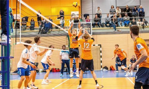 Zuspieler Manuel Olliges (Nummer 16) genoss das Vertrauen von Coach Jürgen Wöls und bedankte sich mit einer soliden Leistung.Foto Fabian Bartsch